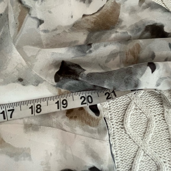 Calvin Klein Women's Floral Blouse - Black and Gray size Medium to Large - Picture 12 of 13